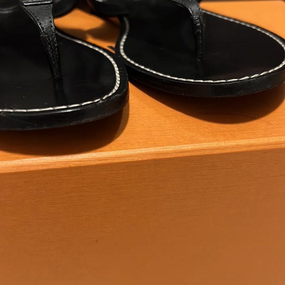 Louie Vuitton Sandals - Picture 8 of 10